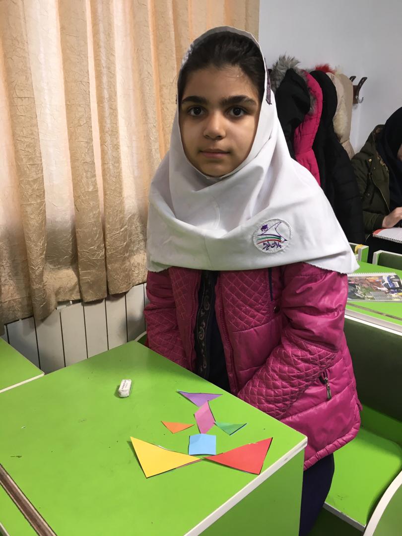 بازی با تانگرام در زنگ ریاضی کلاس سوم